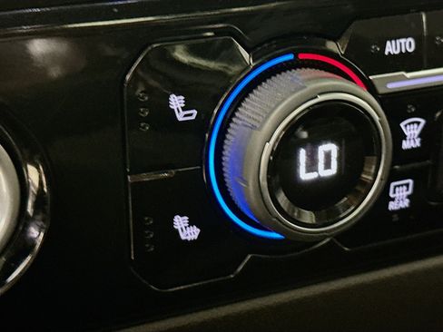 Used 2024 Chevrolet Silverado 1500 LT image 25