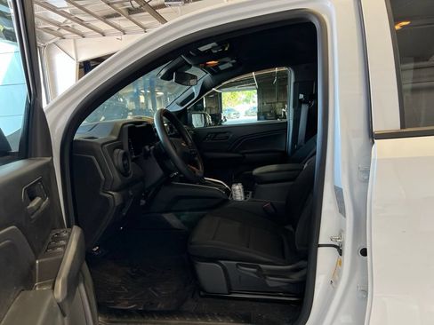 Used 2023 Chevrolet Colorado W/T AWD/4WD image 5