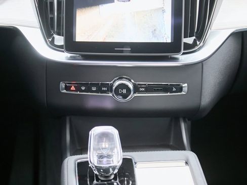 Certified 2025 Volvo XC90 B6 Ultra image 30
