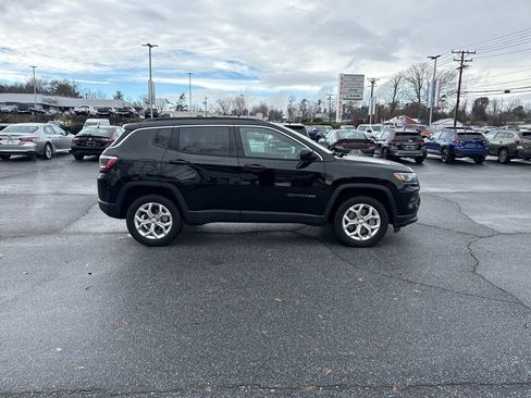 Used 2024 Jeep Compass Latitude w/ Convenience Group image 2