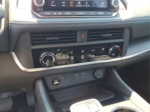 Used 2024 Nissan Rogue S FWD image 25