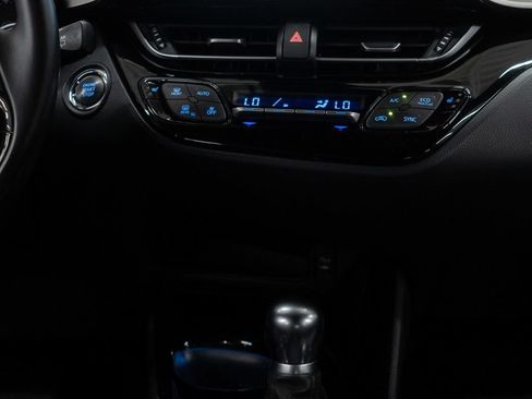 Used 2019 Toyota C-HR Limited FWD image 17