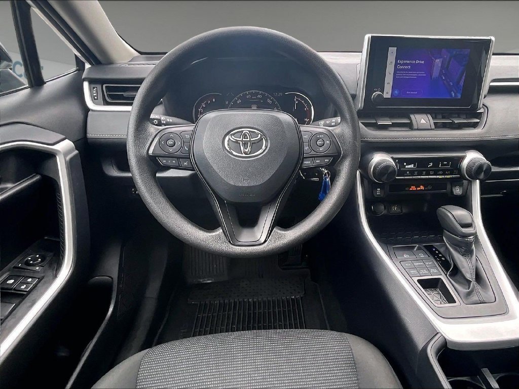 Used 2025 Toyota RAV4 LE AWD/4WD image 17