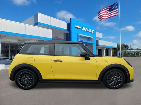Used 2025 MINI Cooper S FWD image 2