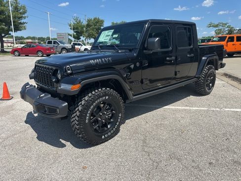 New 2025 Jeep Gladiator Willys image 13