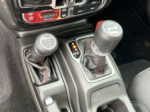 Used 2023 Jeep Wrangler Unlimited Rubicon w/ Cold Weather Group image 24