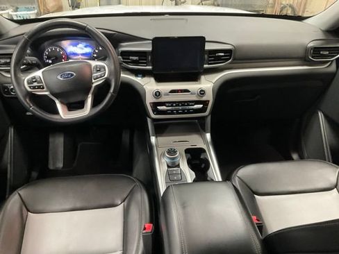 Used 2023 Ford Explorer XLT w/ Equipment Group 202A AWD/4WD image 9
