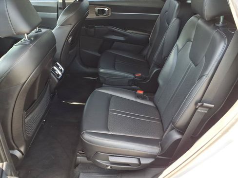 Used 2023 Kia Sorento EX w/ Panoramic Sunroof Package FWD image 13