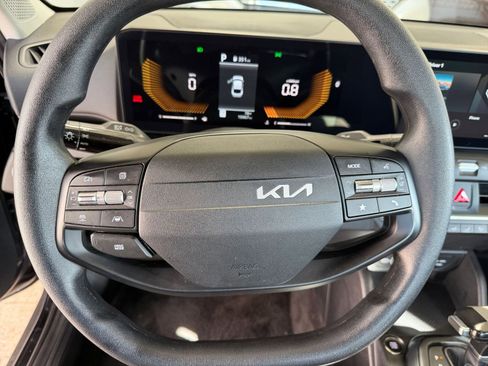 Used 2025 Kia K4 LXS image 27
