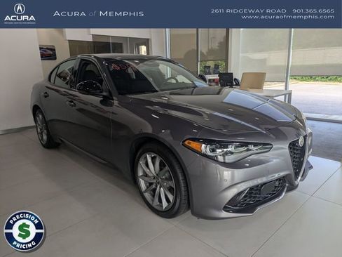 Used 2025 Alfa Romeo Giulia AWD w/ Driving Assist Package image 9