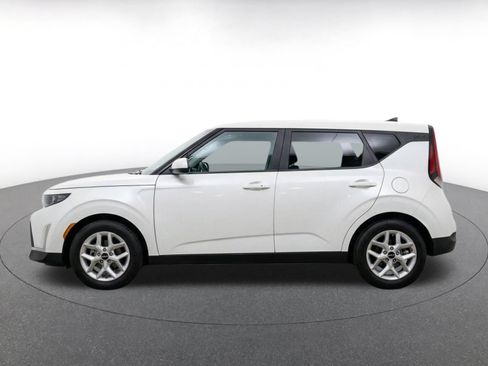 Used 2025 Kia Soul LX w/ LX Technology Package FWD image 4