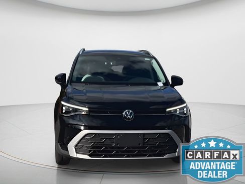 Used 2025 Volkswagen Taos SE image 3