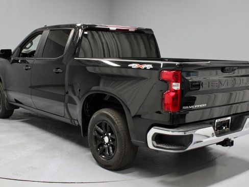 Used 2022 Chevrolet Silverado 1500 LT AWD/4WD image 11