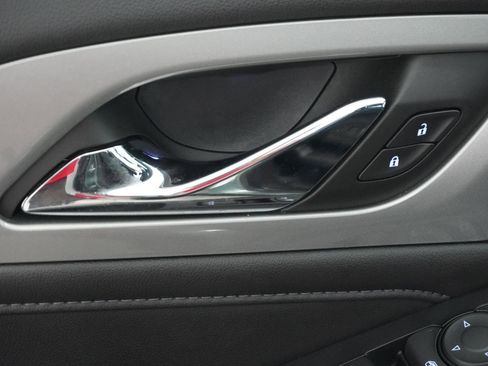 Used 2022 Chevrolet Traverse LT image 17