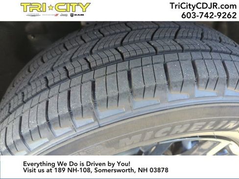 New 2025 Jeep Grand Cherokee L Laredo image 28