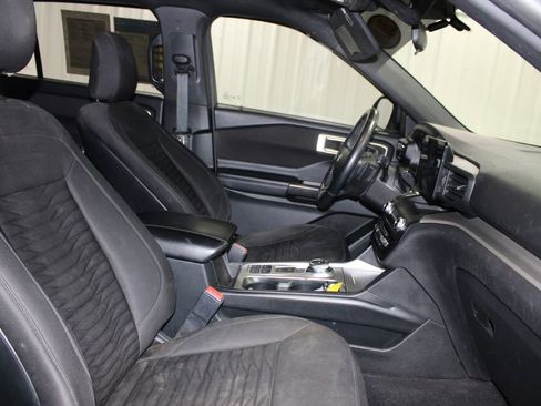 Used 2020 Ford Explorer XLT w/ Comfort Package RWD image 34
