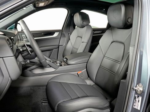 Certified 2026 Porsche Cayenne Coupe image 5