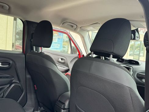 Used 2023 Jeep Renegade Trailhawk AWD/4WD image 19