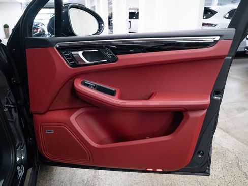 Used 2024 Porsche Macan S image 23