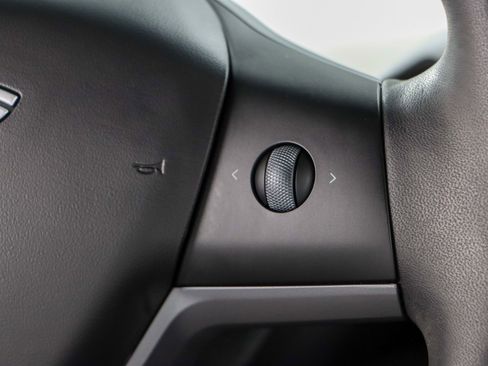 Used 2025 Tesla Model Y Long Range image 14