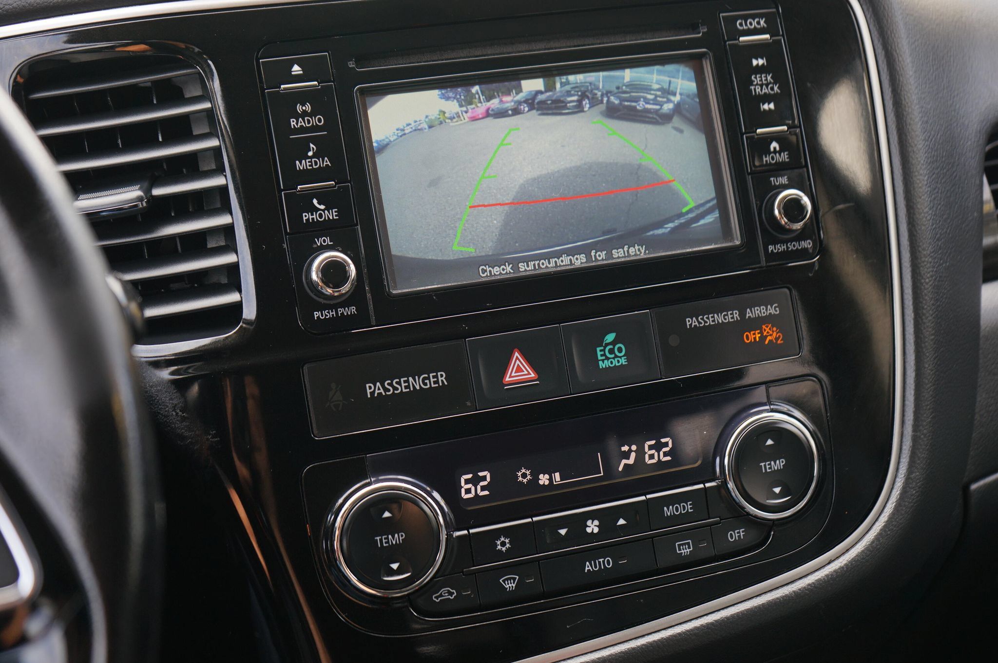 Used 2016 Mitsubishi Outlander SEL AWD/4WD image 18
