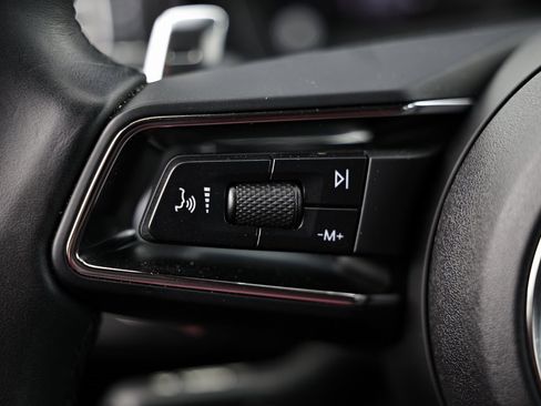 Certified 2024 Porsche Macan image 36