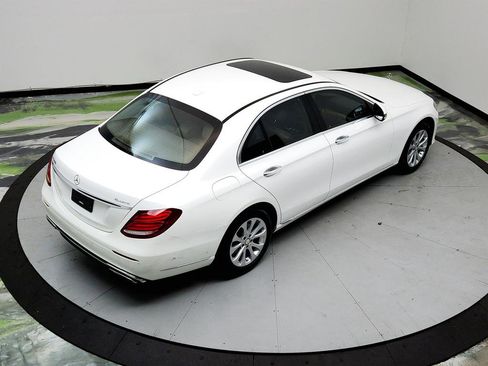 Used 2017 Mercedes-Benz E 300 4MATIC image 34