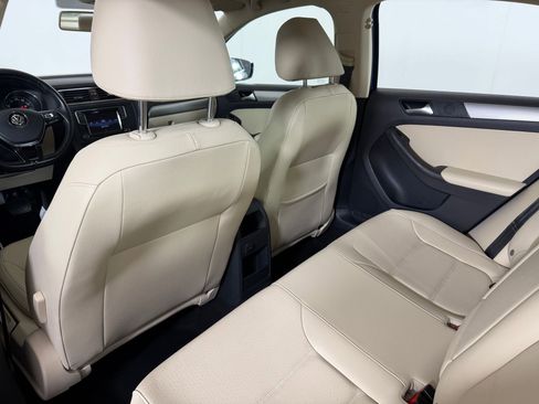 Used 2017 Volkswagen Jetta SE image 23