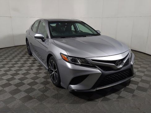 Used 2020 Toyota Camry SE image 14