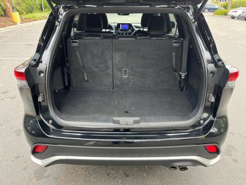 Used 2025 Toyota Highlander XSE AWD/4WD image 29