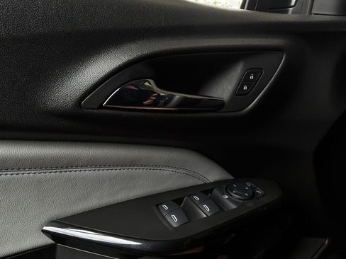Used 2025 Chevrolet Trax LT FWD image 19