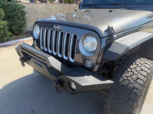 Used 2017 Jeep Wrangler Unlimited Sahara AWD/4WD image 5