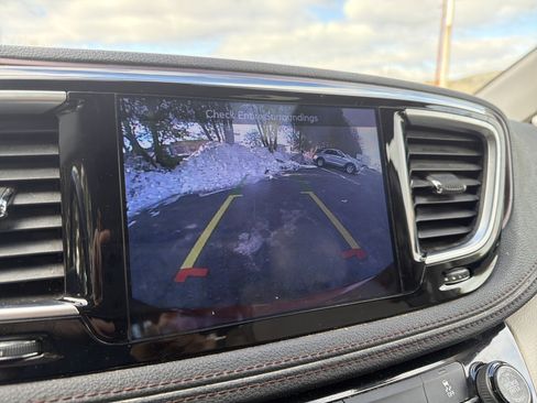 Used 2017 Chrysler Pacifica Limited image 21