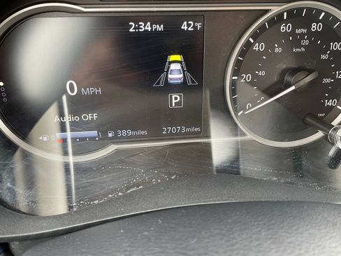 Used 2025 Nissan Versa SV image 39