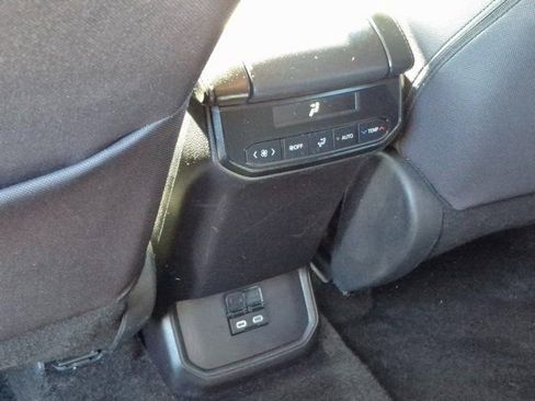 Used 2025 Toyota Highlander LE image 16