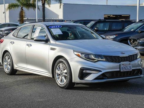 Used 2019 Kia Optima LX image 3
