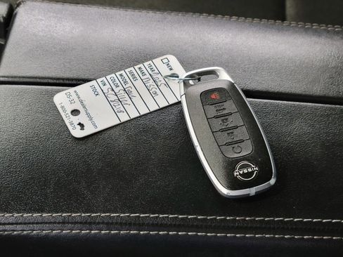 Used 2025 Nissan Rogue SV image 26