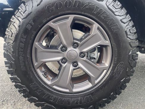 Used 2018 Jeep Wrangler Unlimited Rubicon AWD/4WD image 9