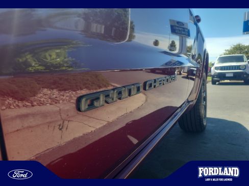 Used 2018 Jeep Grand Cherokee Altitude AWD/4WD image 24