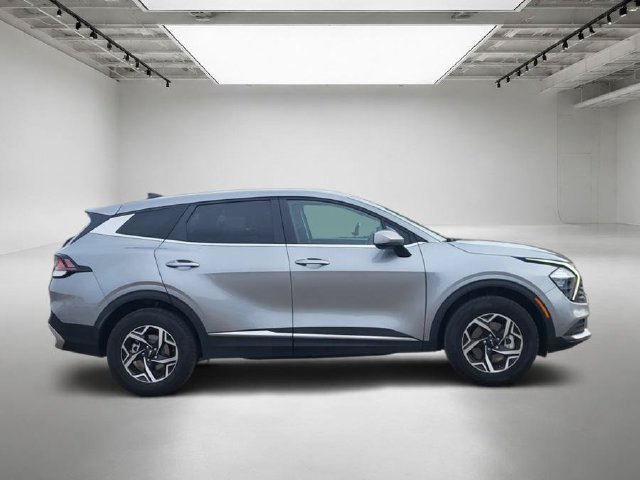 Used 2023 Kia Sportage LX AWD/4WD image 7