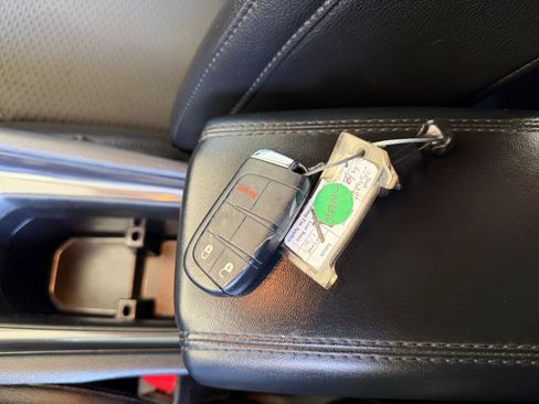 Used 2025 Jeep Compass Latitude image 21