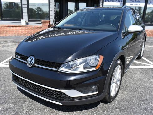 Used 2017 Volkswagen Golf Alltrack S image 2