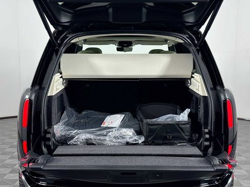 New 2025 Land Rover Range Rover SE image 26
