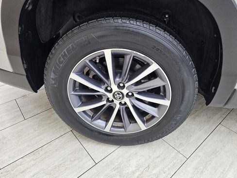 Used 2019 Toyota Highlander XLE FWD image 43