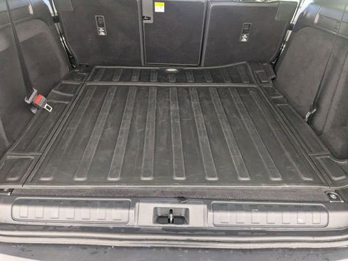 Used 2023 Land Rover Discovery S image 29