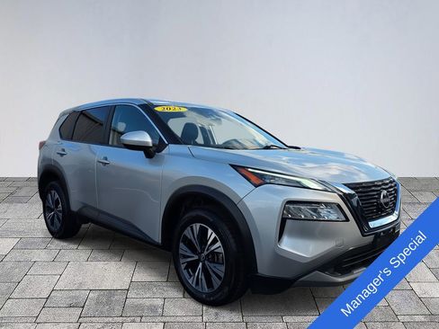 Used 2023 Nissan Rogue SV image 1