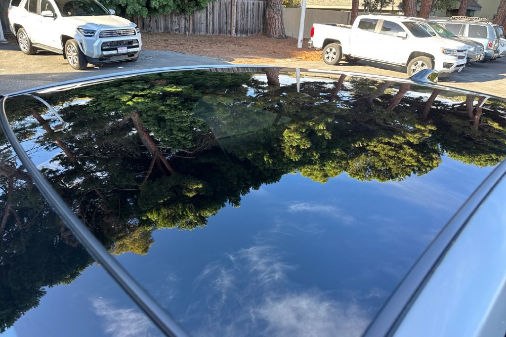 Certified 2025 Toyota Prius XLE FWD image 25