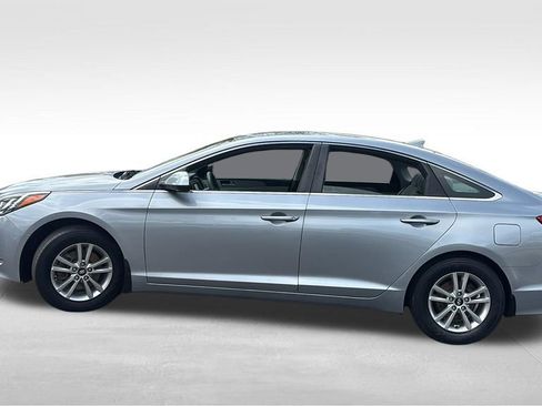 Used 2017 Hyundai Sonata SE w/ Winter Weather Package FWD image 4