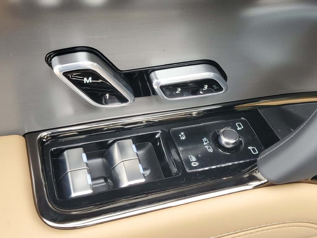 New 2027 Land Rover Range Rover Sport SE AWD/4WD image 9
