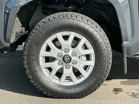 Used 2024 Toyota Tacoma SR5 AWD/4WD image 32